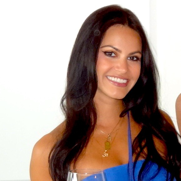 Meet your Posher, Monica - Picture 1 of 1